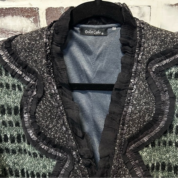 Dolce Cabo Green Black Textured Ruffled Quiet Luxury Boho Cardigan Sweater Sz M - Picture 2 of 7